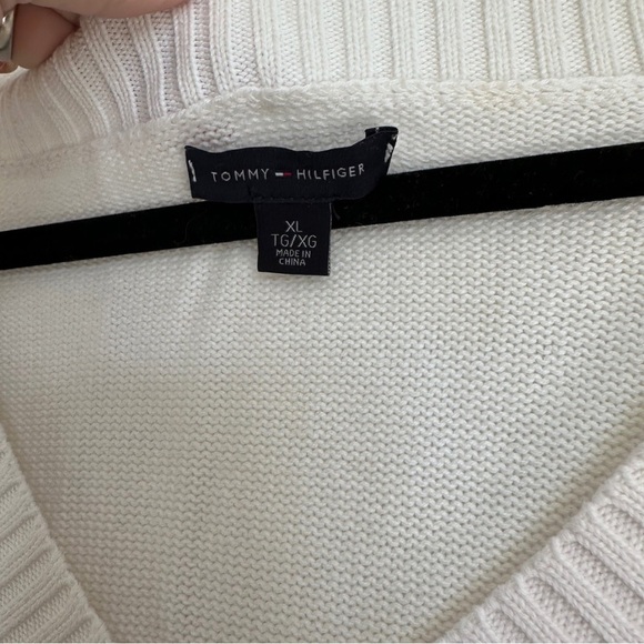 Tommy Hilfiger Elegant White V-Neck Sweater - Picture 3 of 4